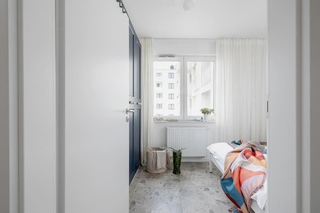 קרקוב Apartment With Balcony, Private Parking - Bagry Lake - Goszczynskiego 1 מראה חיצוני תמונה