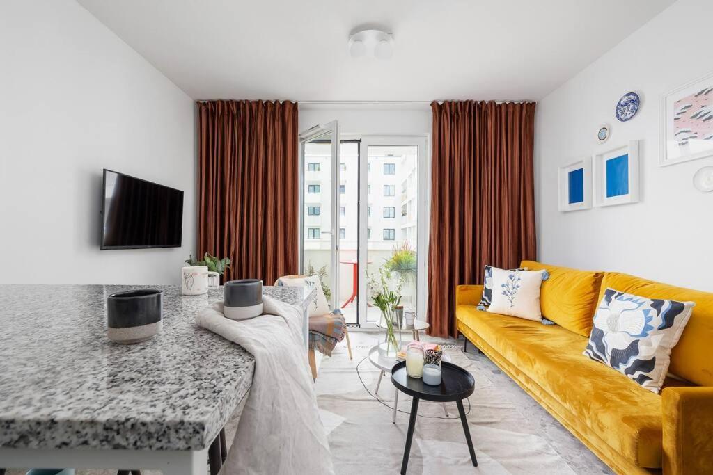 קרקוב Apartment With Balcony, Private Parking - Bagry Lake - Goszczynskiego 1 מראה חיצוני תמונה