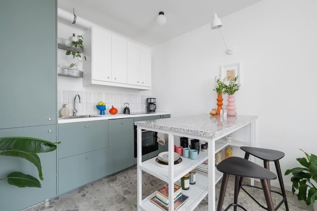 קרקוב Apartment With Balcony, Private Parking - Bagry Lake - Goszczynskiego 1 מראה חיצוני תמונה